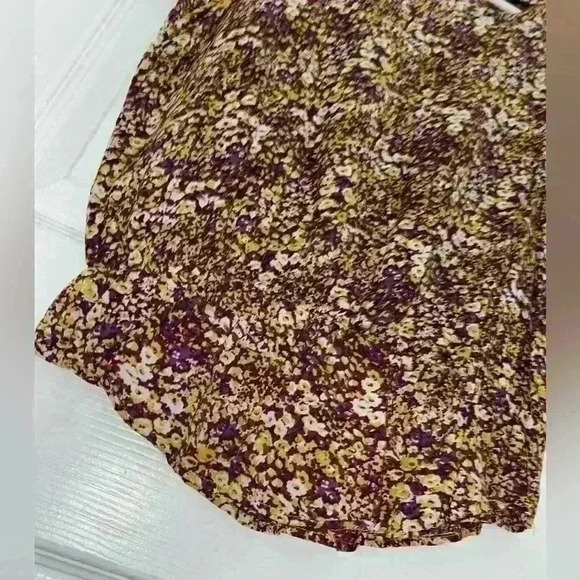 💚 Lightweight Floral Short Sleeved Blouse - Picture 4 of 6